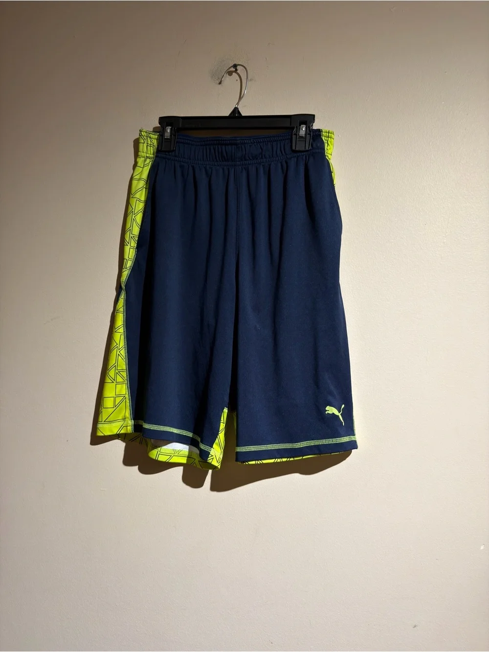 BOYS’ PUMA ATHLETIC SHORTS, NAVY/BRIGHT YELLOW, SIZE LARGE